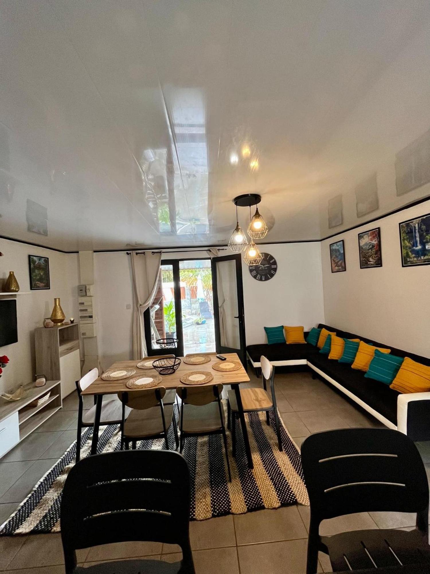 La Villa D'Isalya Sainte-Suzanne Extérieur photo
